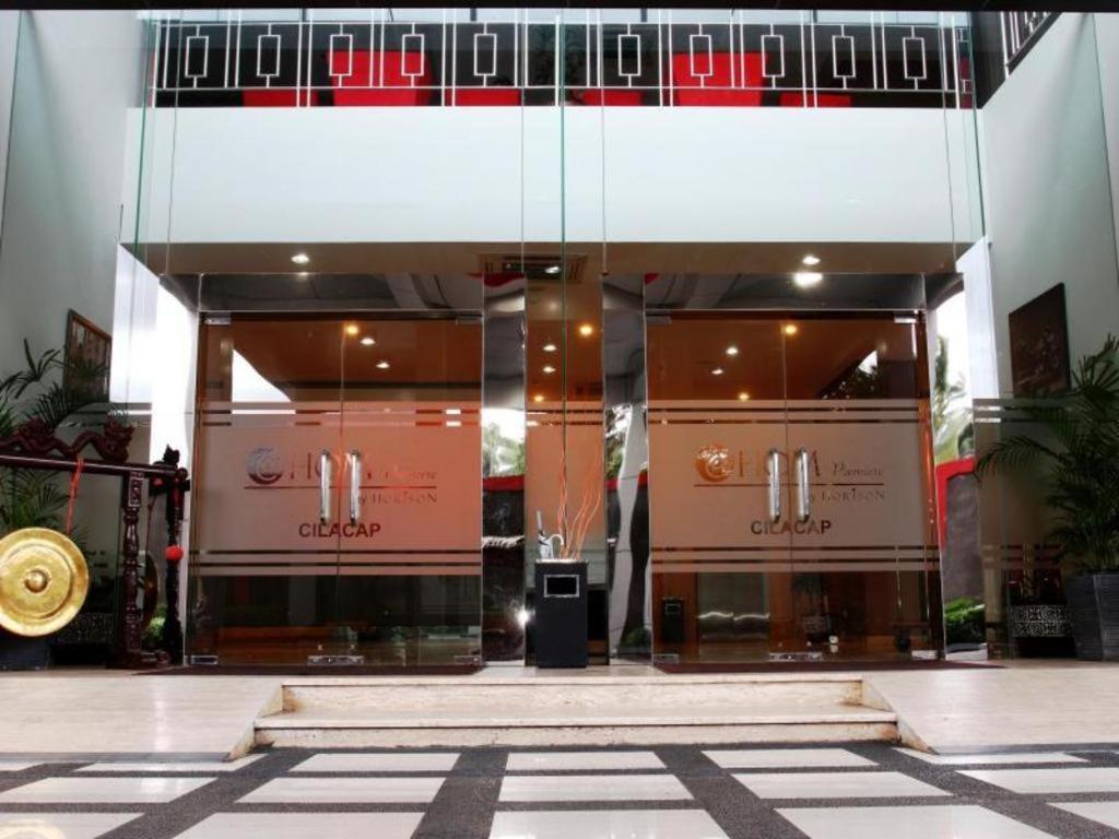 Hom顶级芝拉扎酒店 外观 照片